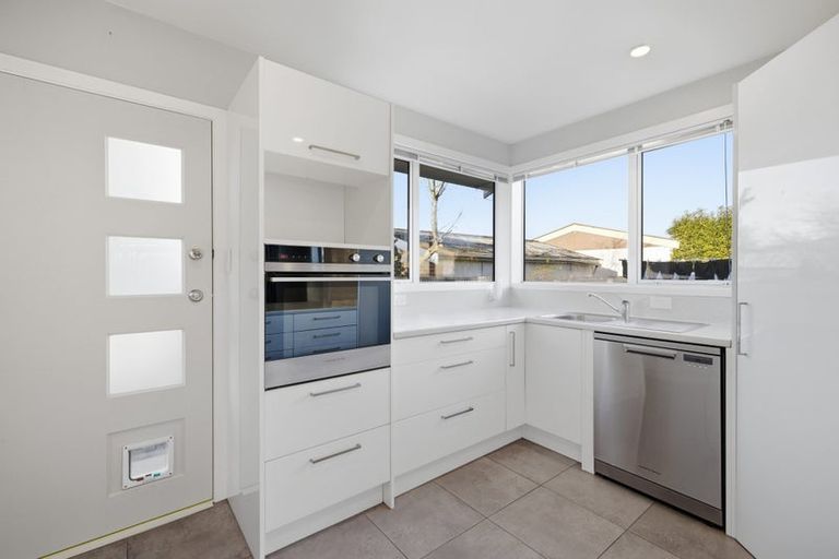 Photo of property in 2/154 Warren Crescent, Hillmorton, Christchurch, 8025