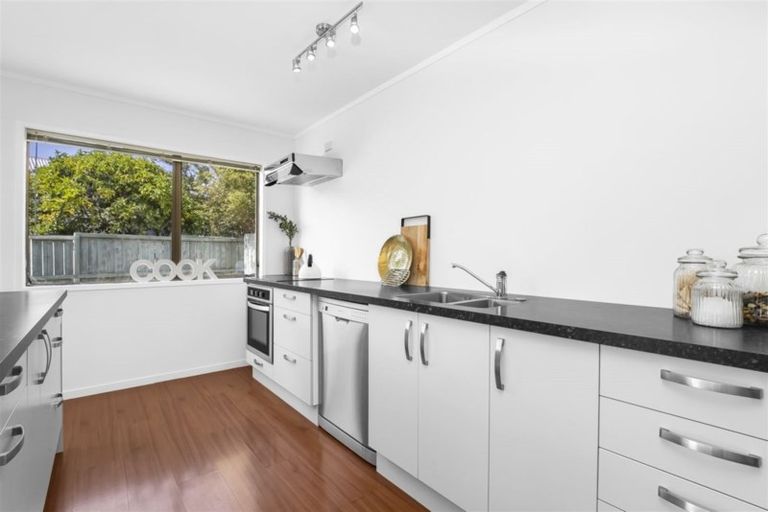 Photo of property in 2/327 Bucklands Beach Road, Bucklands Beach, Auckland, 2012