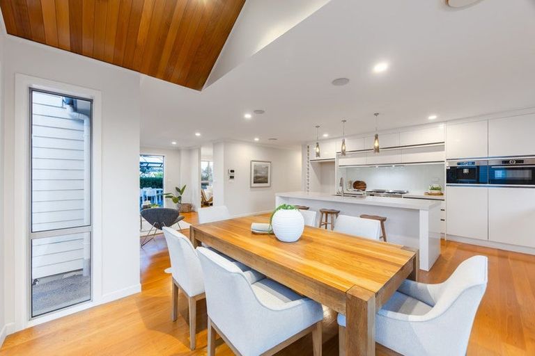 Photo of property in 17 Headland Drive, Long Bay, Auckland, 0630