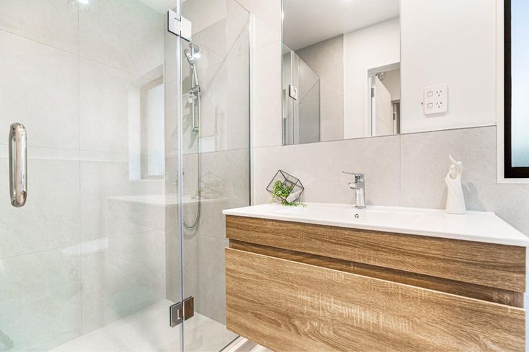 Photo of property in 16a Sheridan Drive, New Lynn, Auckland, 0600