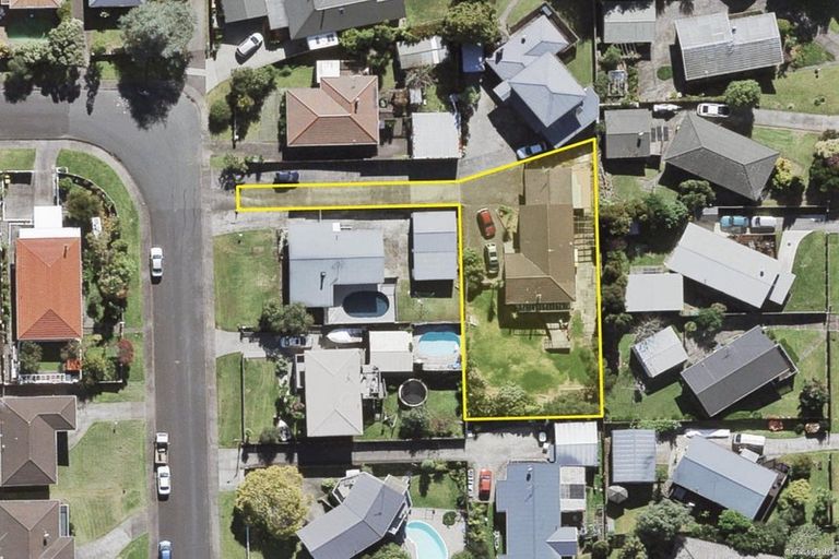 Photo of property in 17 Bodi Place, Te Atatu South, Auckland, 0610