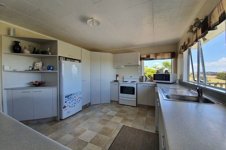 Photo of property in 18 Marohemo Road, Maungaturoto, 0583