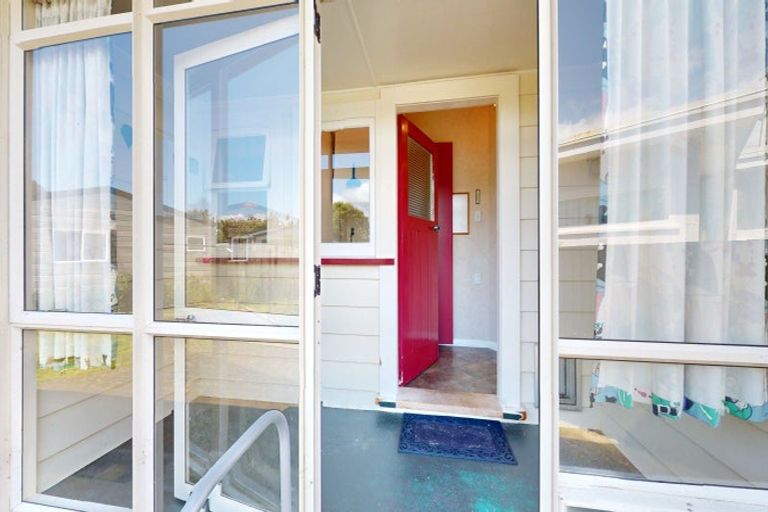 Photo of property in 35 Hannan Street, Levin, 5510