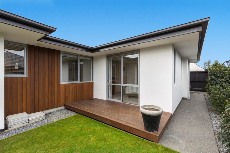 Photo of property in 8 Irvines Track, Halswell, Christchurch, 8025