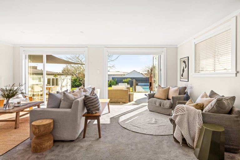 Photo of property in 8 Emerald Hill, Havelock North, 4130