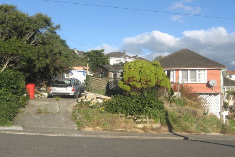 Photo of property in 16 Hereford Street, Cannons Creek, Porirua, 5024