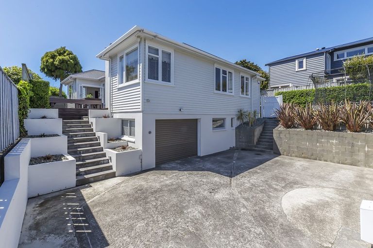 Photo of property in 23 Lucknow Terrace, Khandallah, Wellington, 6035