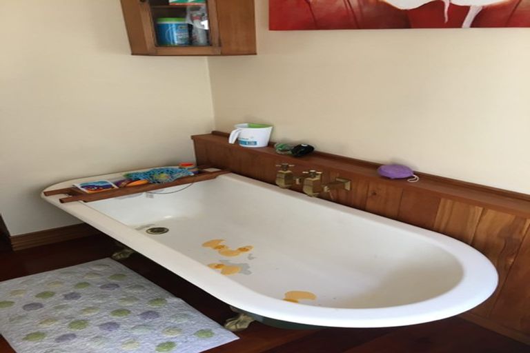 Photo of property in 11 The Parade, Island Bay, Wellington, 6023