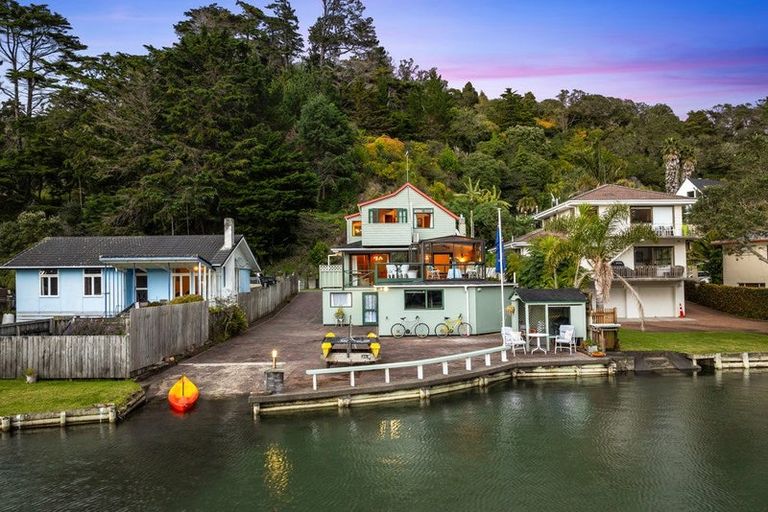 Photo of property in 8 Waiwera Road, Waiwera, Orewa, 0994