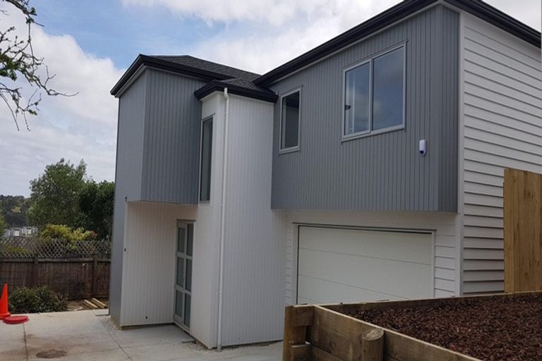 Photo of property in 812b East Coast Road, Oteha, Auckland, 0630