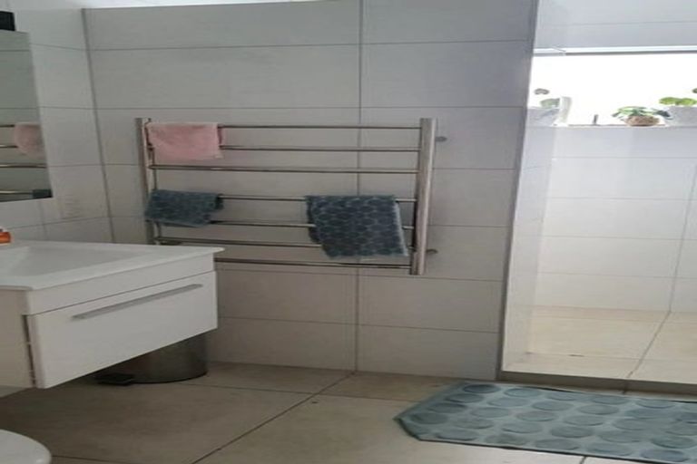 Photo of property in 82 Whangaparaoa Road, Red Beach, 0932