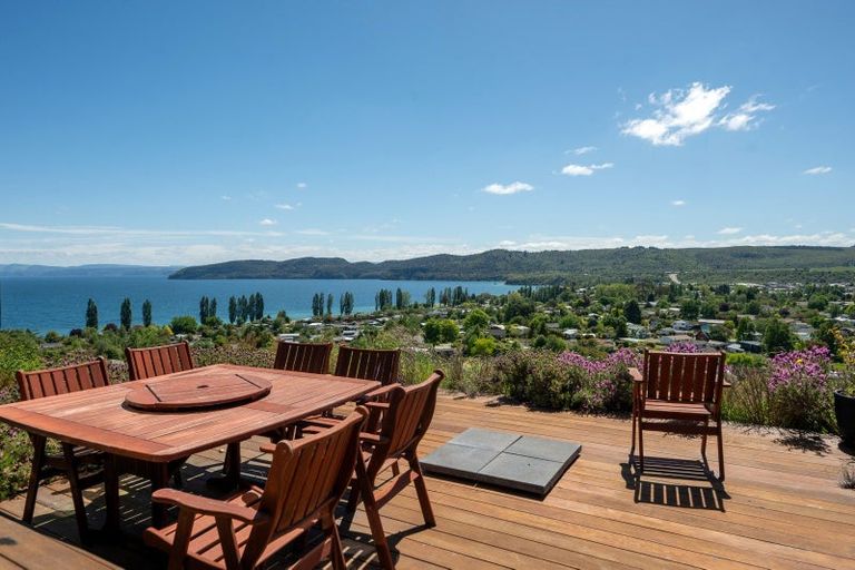 Photo of property in 38 Peregrine Place, Kinloch, Taupo, 3377