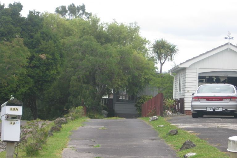 Photo of property in 1/39 Powrie Street, Glenfield, Auckland, 0629
