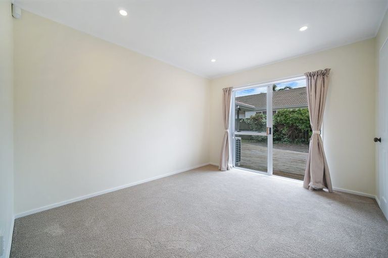 Photo of property in 11 Suncrest Drive, West Harbour, Auckland, 0618