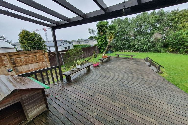 Photo of property in 17 Bodi Place, Te Atatu South, Auckland, 0610