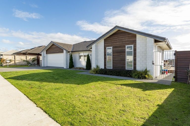 Photo of property in 91 Bert Wall Drive, Omokoroa, 3114