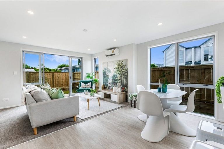 Photo of property in 3/51 Wharf Road, Te Atatu Peninsula, Auckland, 0610