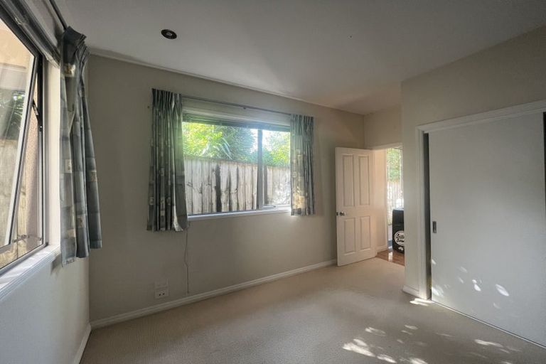 Photo of property in 19 East Coast Road, Milford, Auckland, 0620