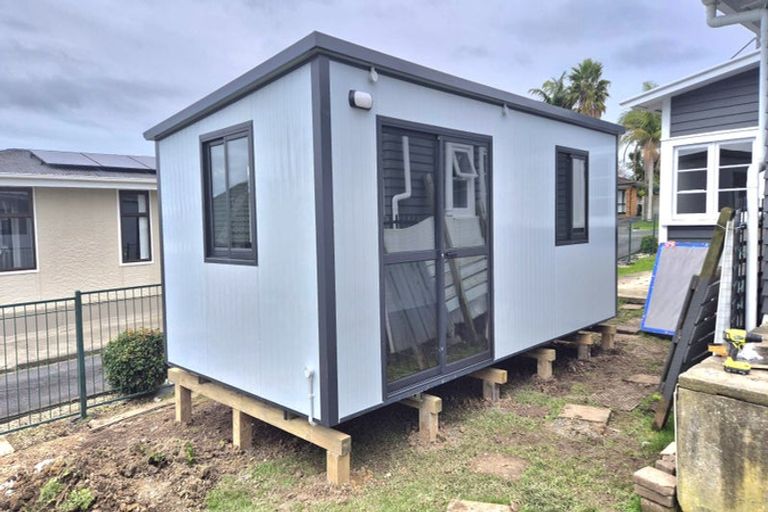 Photo of property in 40 Evans Road, Weymouth, Auckland, 2103