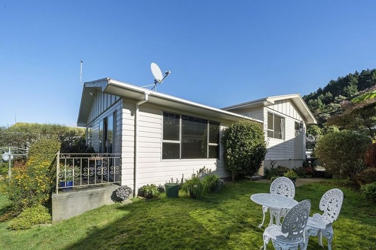 Photo of property in 20 Turriff Crescent, Tawa, Wellington, 5028