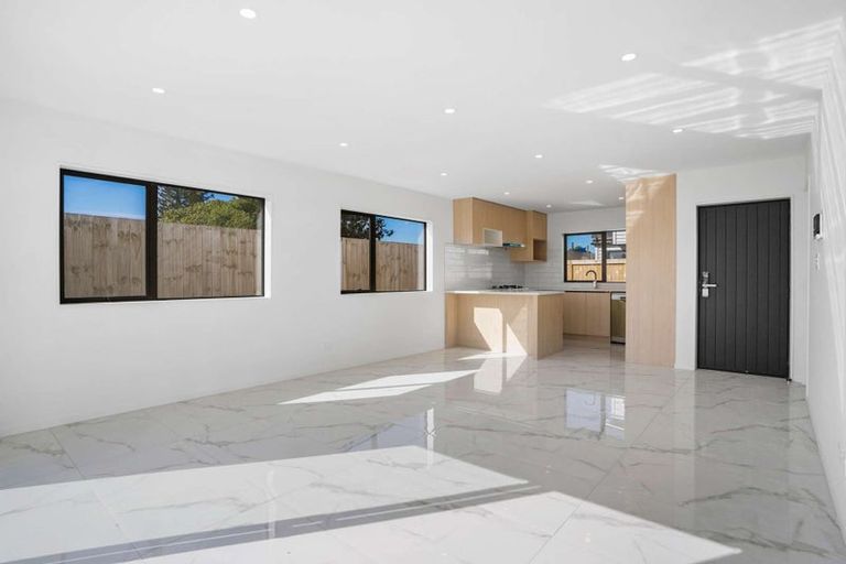 Photo of property in 6d Buisson Glade, West Harbour, Auckland, 0618