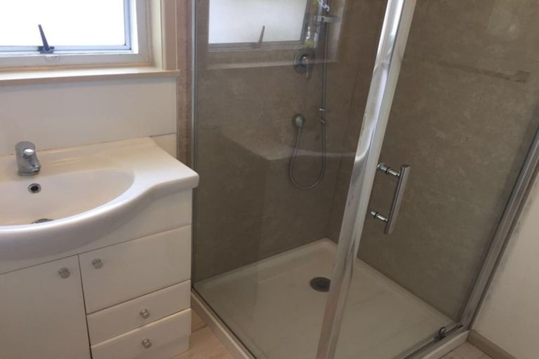 Photo of property in 1/4 Orton Street, Glenfield, Auckland, 0627