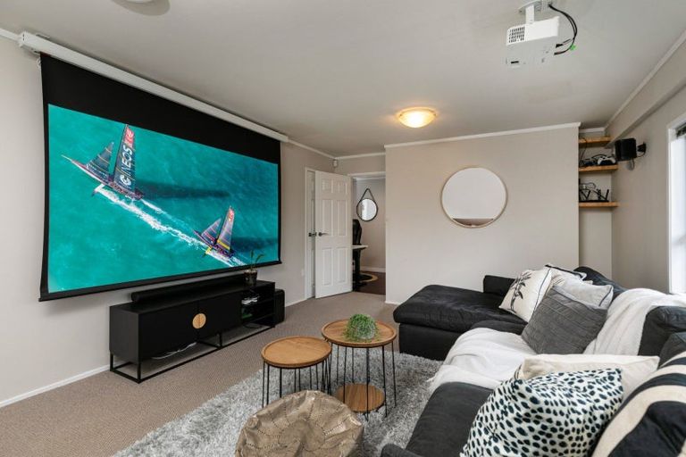 Photo of property in 33 Montclair Rise, Browns Bay, Auckland, 0630