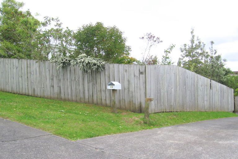 Photo of property in 10 Maywood Crescent, Glen Eden, Auckland, 0602