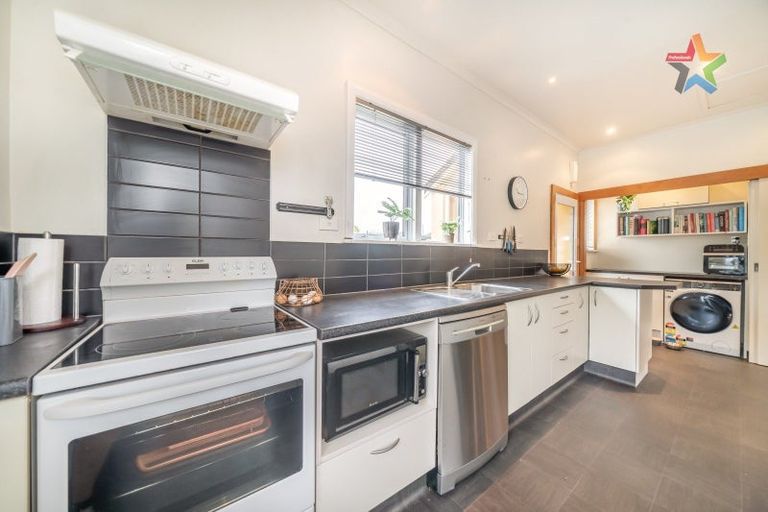 Photo of property in 2/27 Gadsby Street, Avalon, Lower Hutt, 5011