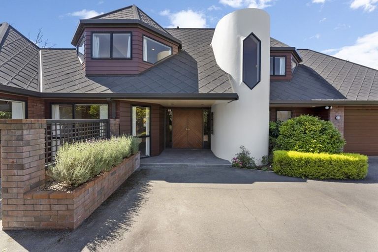 Photo of property in 16 Fraser Court, Roslyn, Palmerston North, 4414