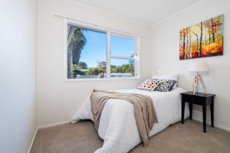Photo of property in 70 Blakeborough Drive, Forrest Hill, Auckland, 0620