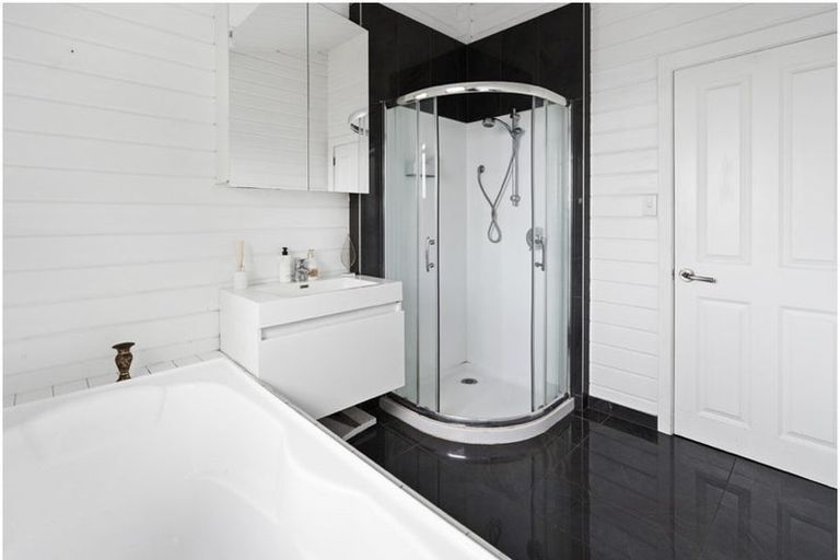 Photo of property in 12 Woodend Road, Woodend, 7610