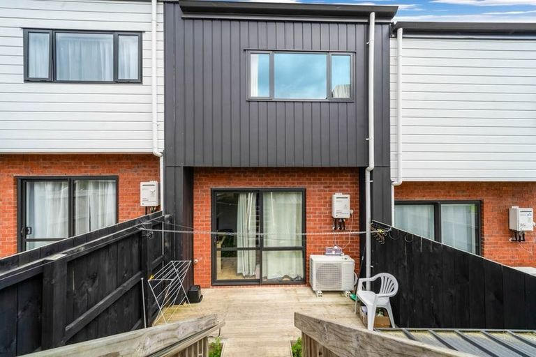 Photo of property in 2 Creekside Way, Flat Bush, Auckland, 2019