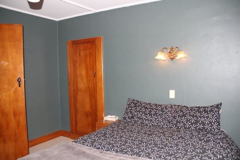 Photo of property in 12 Bridge Street, Tuatapere, 9620