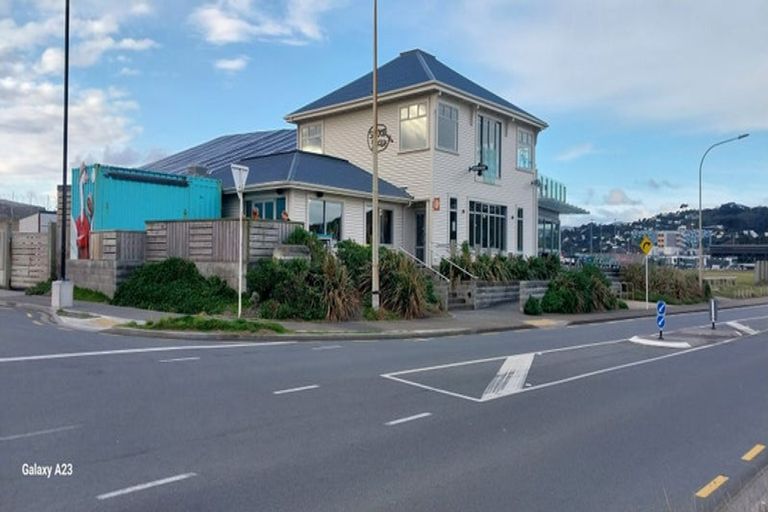 Photo of property in 8/218 Onepu Road, Lyall Bay, Wellington, 6022