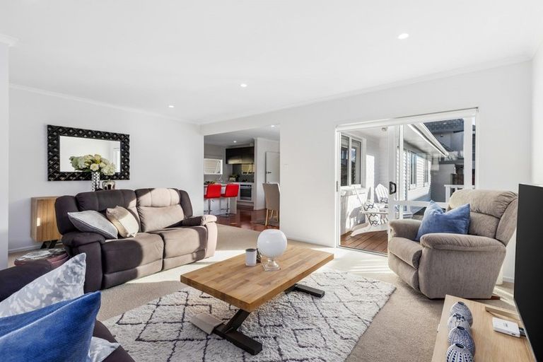 Photo of property in 1/11 Stratford Avenue, Milford, Auckland, 0620