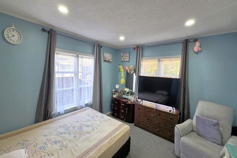 Photo of property in 195 Stokes Valley Road, Stokes Valley, Lower Hutt, 5019