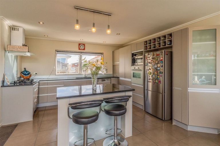 Photo of property in 4313a Great North Road, Glendene, Auckland, 0602