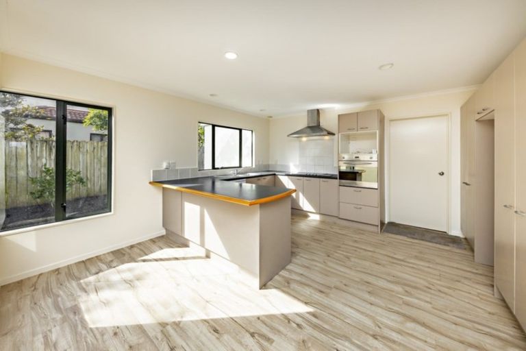 Photo of property in 89 Moyrus Crescent, East Tamaki Heights, Auckland, 2016