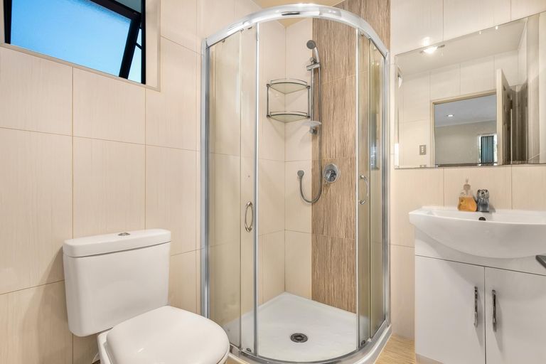 Photo of property in 5a Tiari Place, Mangere East, Auckland, 2024