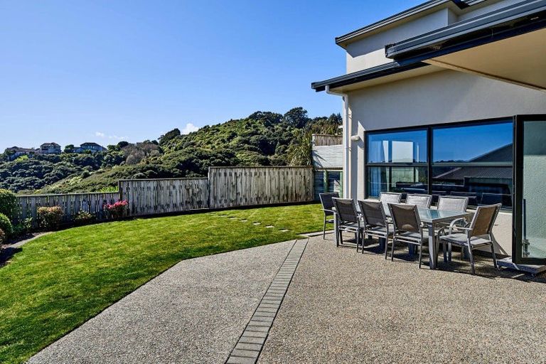 Photo of property in 32 Aspiring Terrace, Aotea, Porirua, 5024