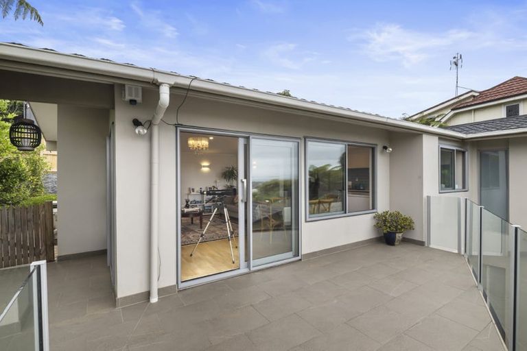 Photo of property in 2/23 Parr Terrace, Castor Bay, Auckland, 0620