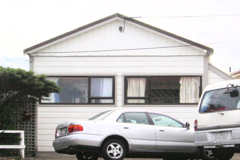 Photo of property in 85 Northland Road, Northland, Wellington, 6012