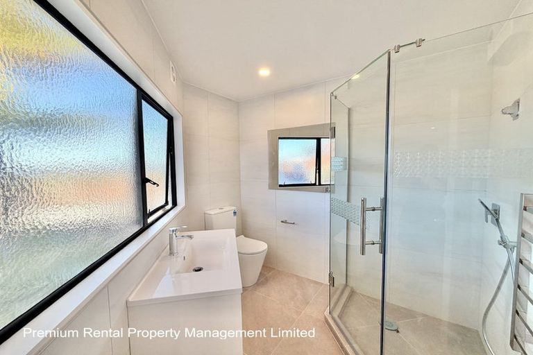 Photo of property in 12 Westergrove Place, West Harbour, Auckland, 0618