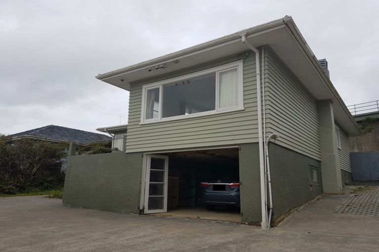 Photo of property in 519a East Coast Road, Murrays Bay, Auckland, 0630