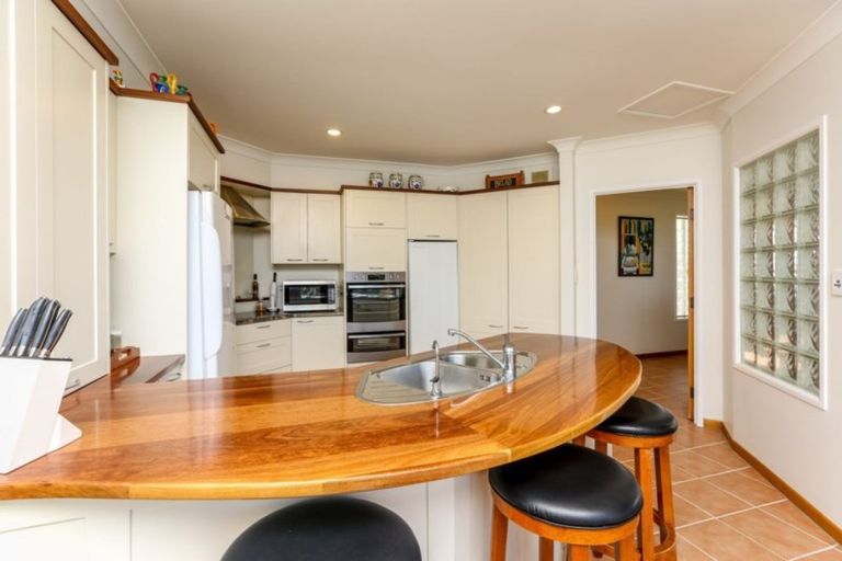 Photo of property in 27 Findlay Street, Moturoa, New Plymouth, 4310
