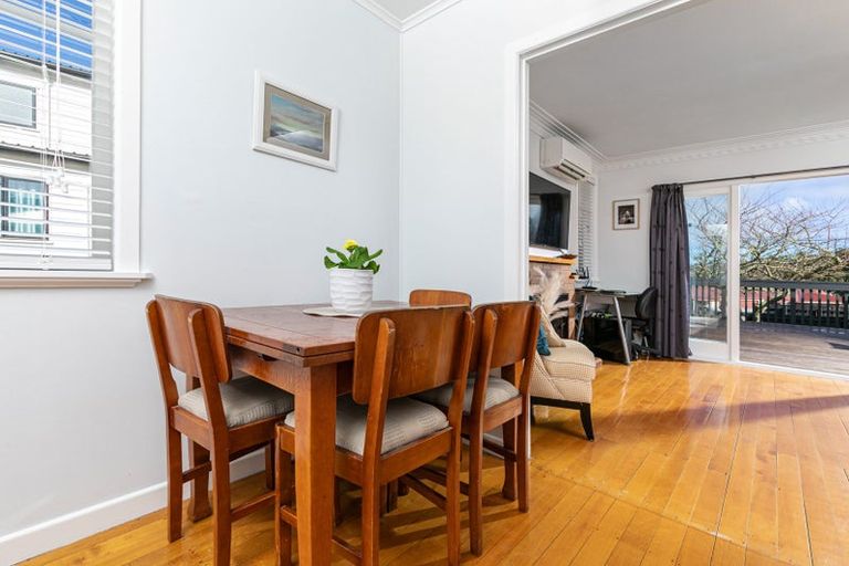 Photo of property in 15 Preston Avenue, Henderson, Auckland, 0610