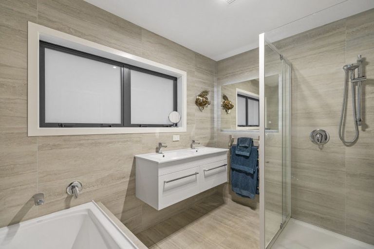 Photo of property in 26 Harbour View Road, Omokoroa, 3114