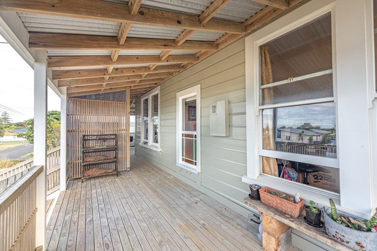 Photo of property in 21 Ruapehu Street, Castlecliff, Whanganui, 4501