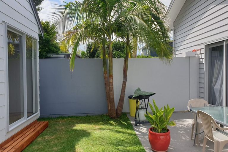 Photo of property in 2/249 One Tree Point Road, One Tree Point, 0118